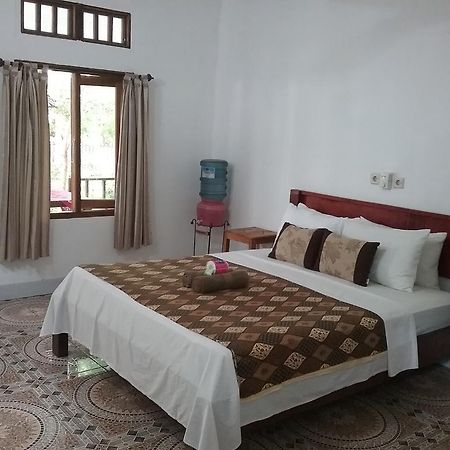 Putri Homestay Gili Meno Exterior photo