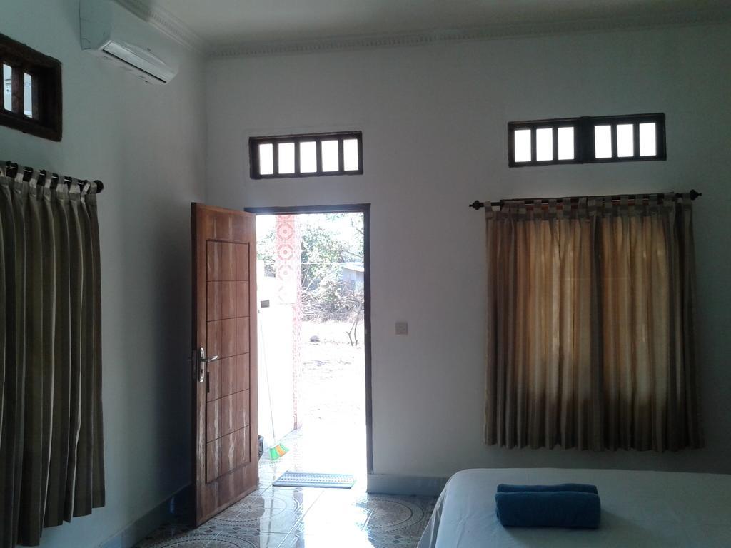 Putri Homestay Gili Meno Room photo
