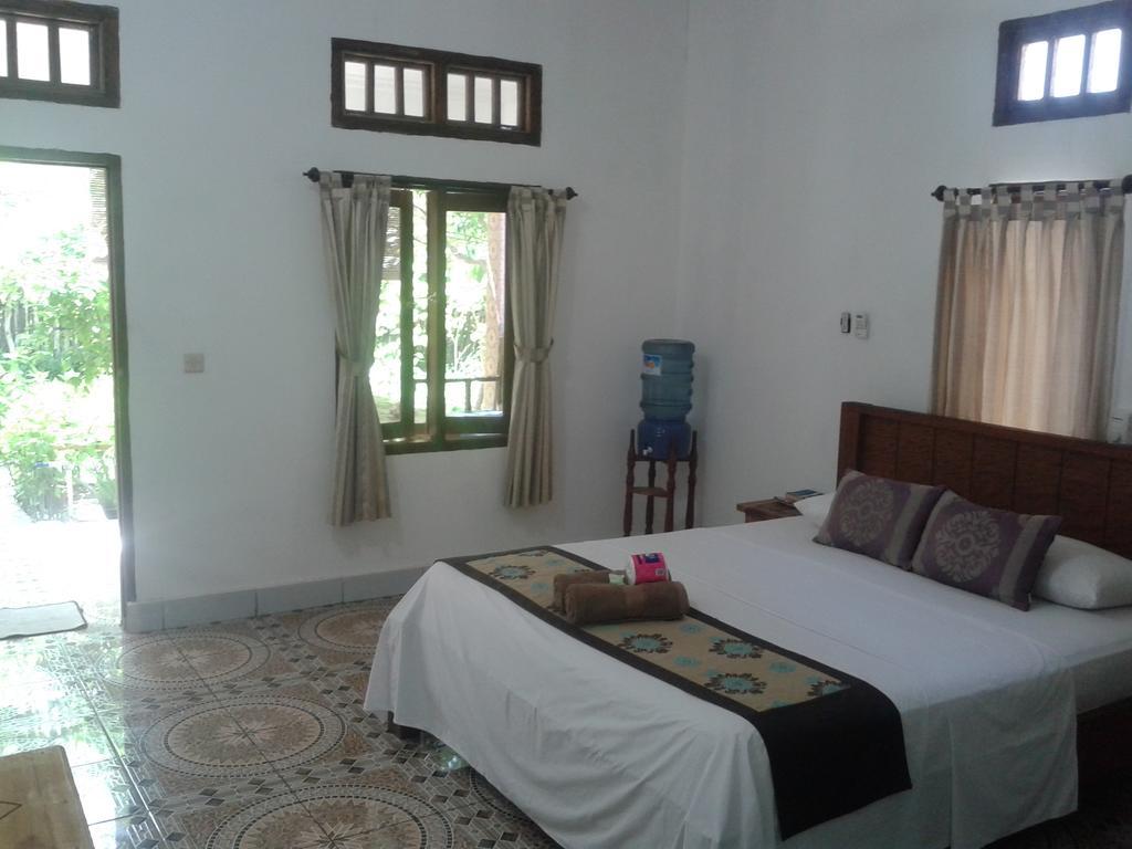 Putri Homestay Gili Meno Exterior photo