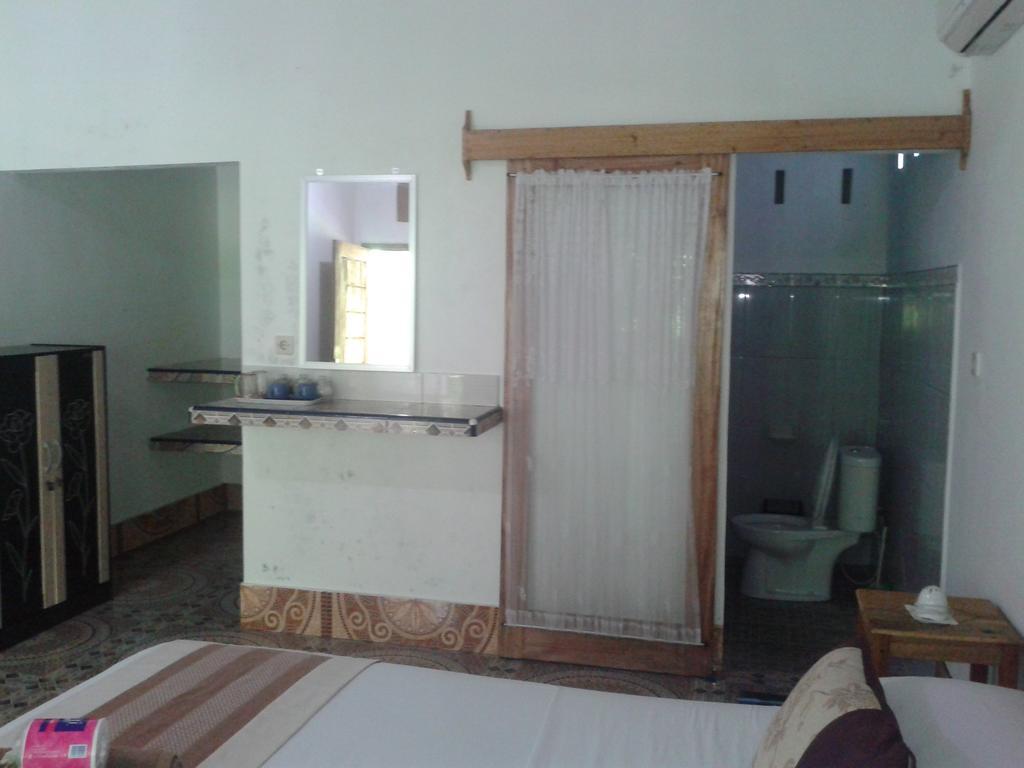 Putri Homestay Gili Meno Exterior photo