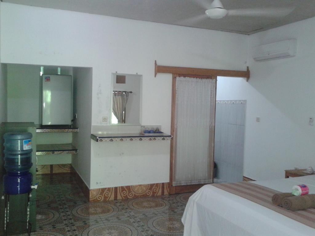 Putri Homestay Gili Meno Exterior photo
