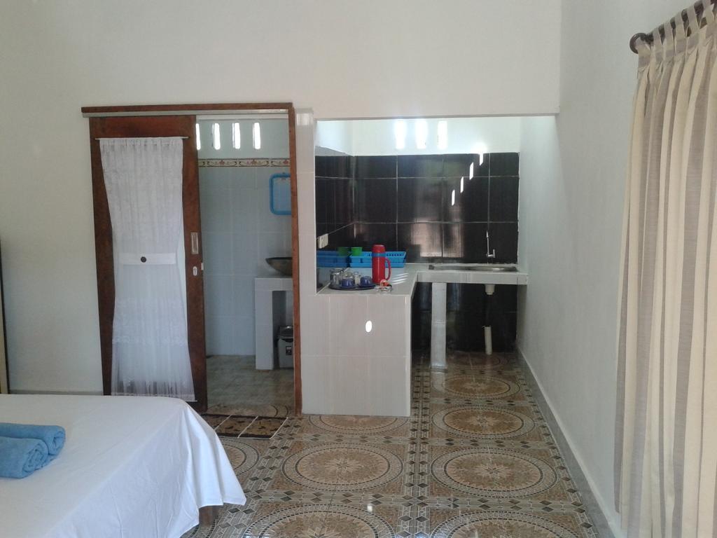 Putri Homestay Gili Meno Room photo