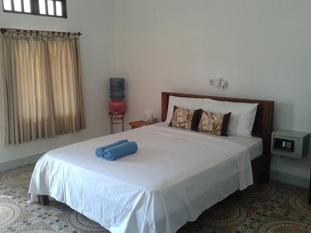 Putri Homestay Gili Meno Room photo