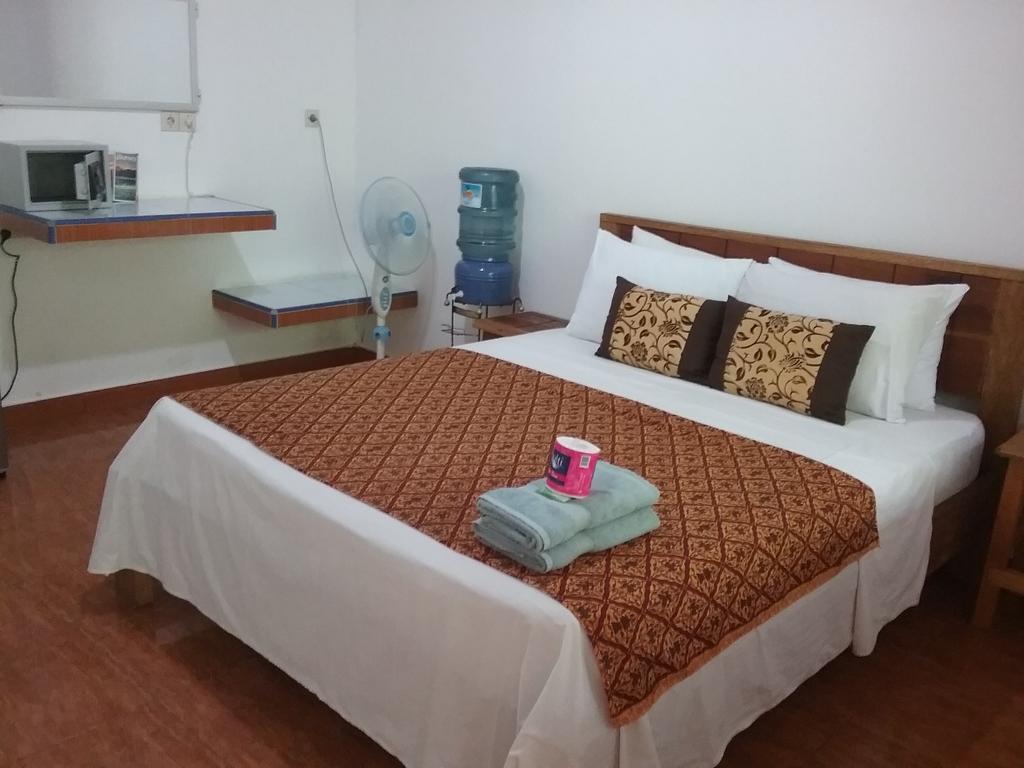 Putri Homestay Gili Meno Exterior photo