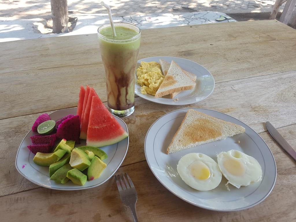 Putri Homestay Gili Meno Exterior photo