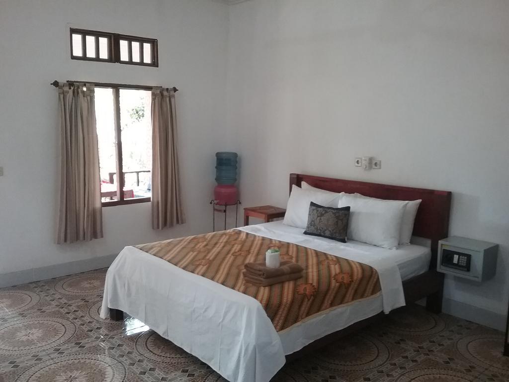 Putri Homestay Gili Meno Exterior photo